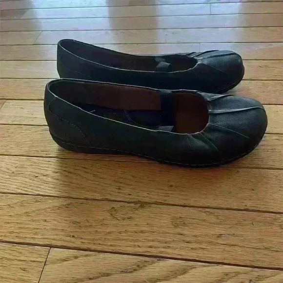 b.ø.c. Women's Mary Jane Black Leather Slip-On Flats Size 9.5M - Picture 3 of 9